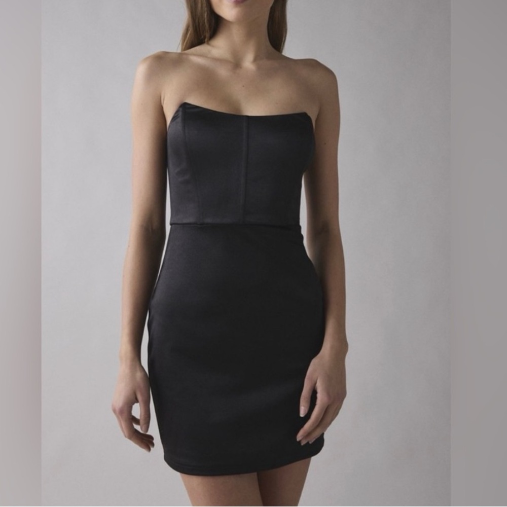 🟤NWT URBAN OUTFITTERS Vivien Corseted Strapless Satin Mini Dress in Black